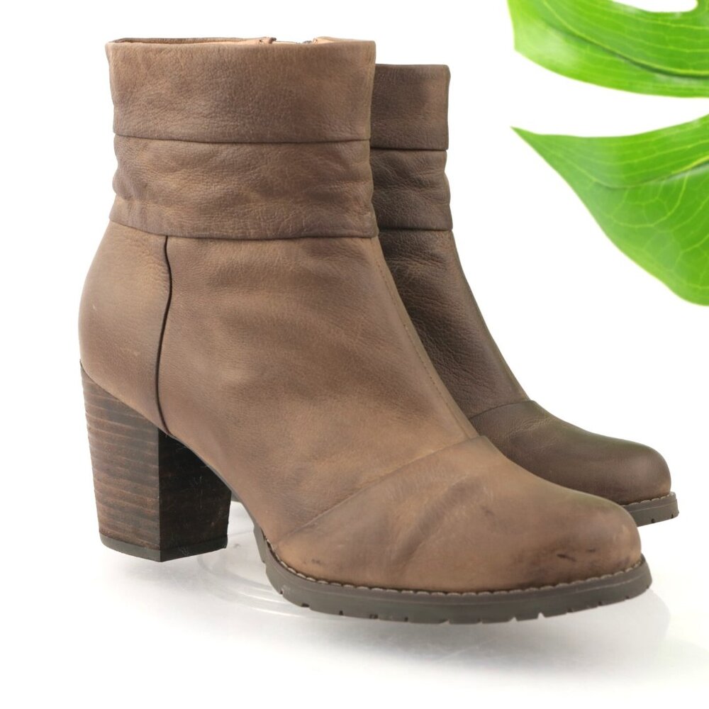 Clarks Womens Mission Zelle Boot Size 6 Brown Leather Block Heel Lug Sole Comfy